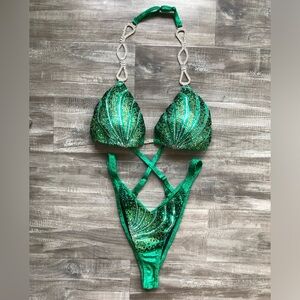 Women’s physique show bikini by Crystal bikinis. Made for:5’8”, 151lbs, B cup.